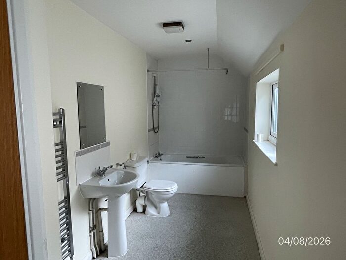 2 Bedroom Flat To Rent In West Street, Fishguard, Pembrokeshire, SA65