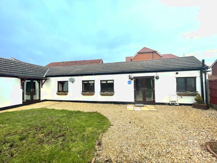 3 Bedroom Bungalow To Rent In Chester Road, Buckley, CH7