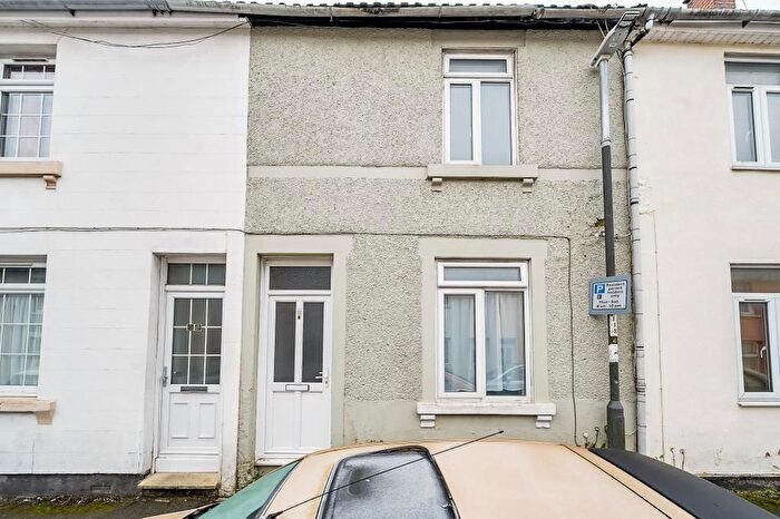 3 Bedroom Terraced House To Rent In Cross Street, Old Town, SN1