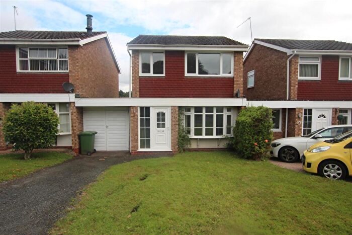 3 Bedroom Link Detached House To Rent In Alveston Close, Redditch, B98