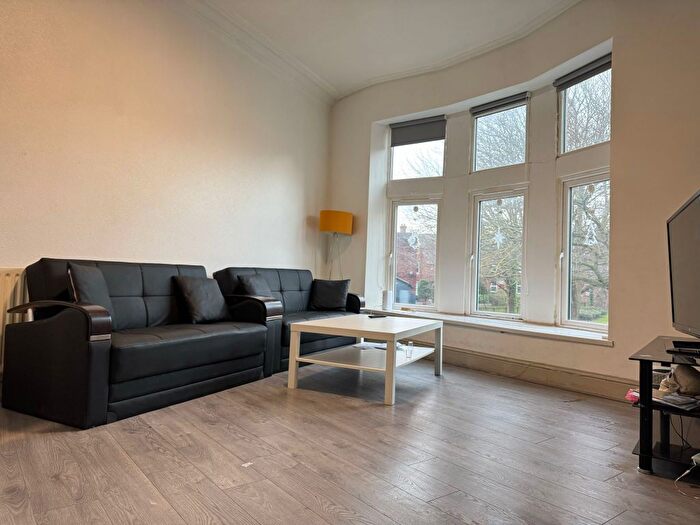 3 Bedroom Block Of Flats To Rent In The Crescent, Hyde Park, Leeds, LS6