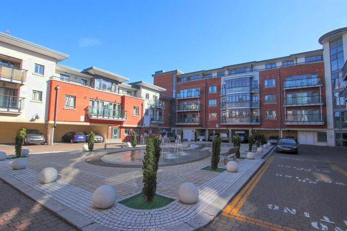 2 Bedroom Flat To Rent In Victoria Court, New Street, Chelmsford, CM1