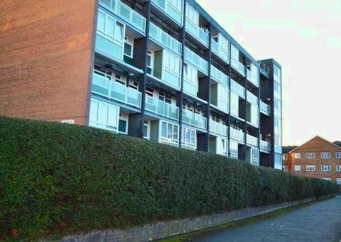 3 Bedroom Flat To Rent In Fontenelle, Sceaux Gardens, London, SE5