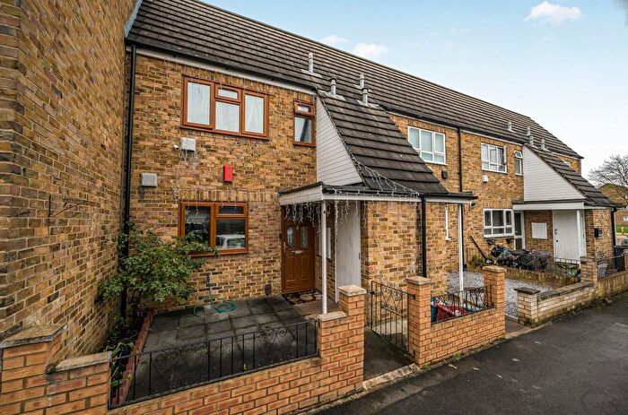 3 Bedroom Terraced House For Sale In Maitland Close, Hounslow, TW4