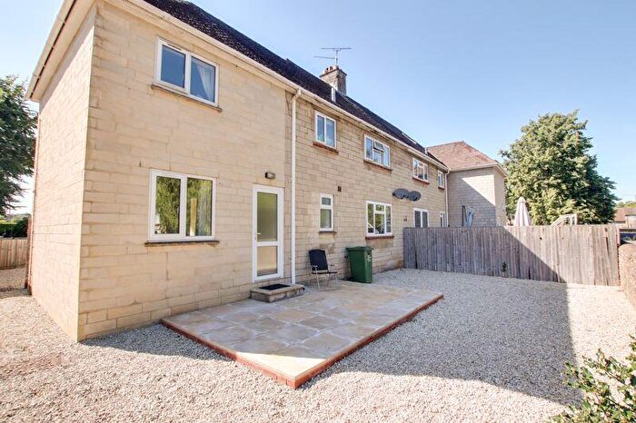 2 Bedroom Flat For Sale In Arnolds Mead, Corsham, SN13