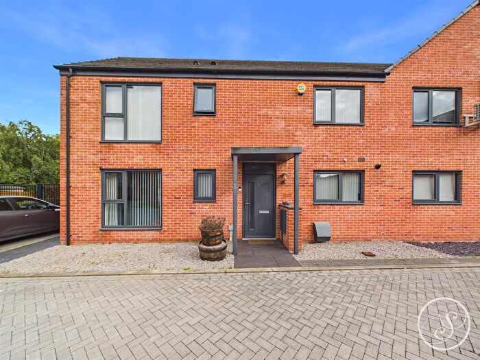 4 Bedroom Semi-Detached House For Sale In Mallard Avenue, Allerton Bywater, Castleford, WF10