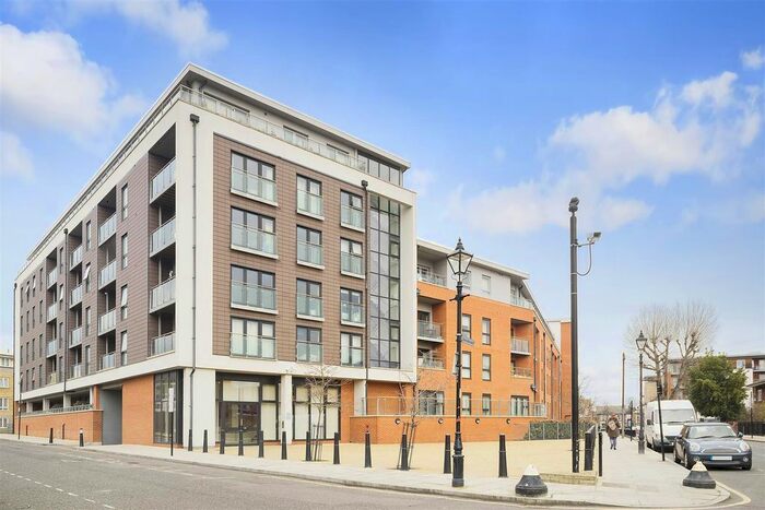 Studio To Rent In Windsor Court, Mostyn Grove, London, E3