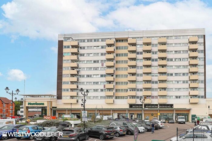 Apartment To Rent In Burford Street, Hoddesdon, EN11