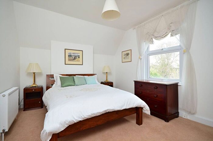 2 Bedroom Flat To Rent In Warwick Road, Ealing, London, W5