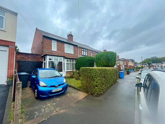 3 Bedroom Semi-Detached House To Rent In Colwyn Avenue, Derby, Derbyshire, DE23