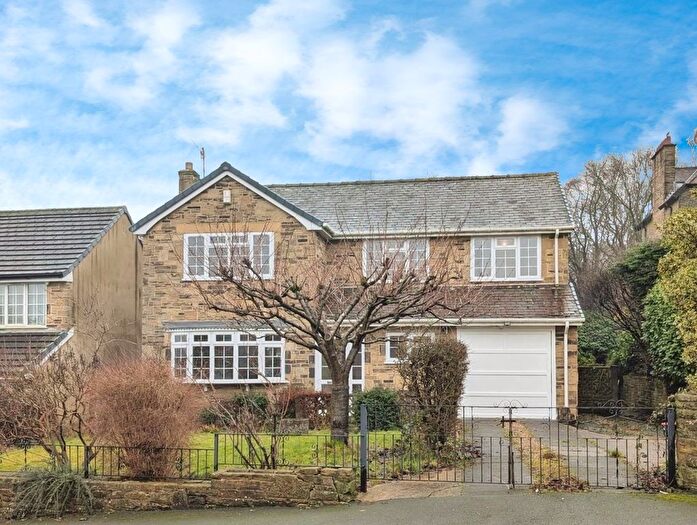 4 Bedroom Detached House For Sale In Aireville Crescent, Frizinghall, Bradford, BD9