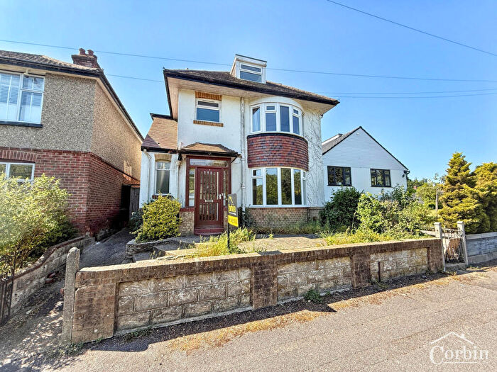 4 Bedroom Detached House For Sale In Hyde Road, Bournemouth, BH10