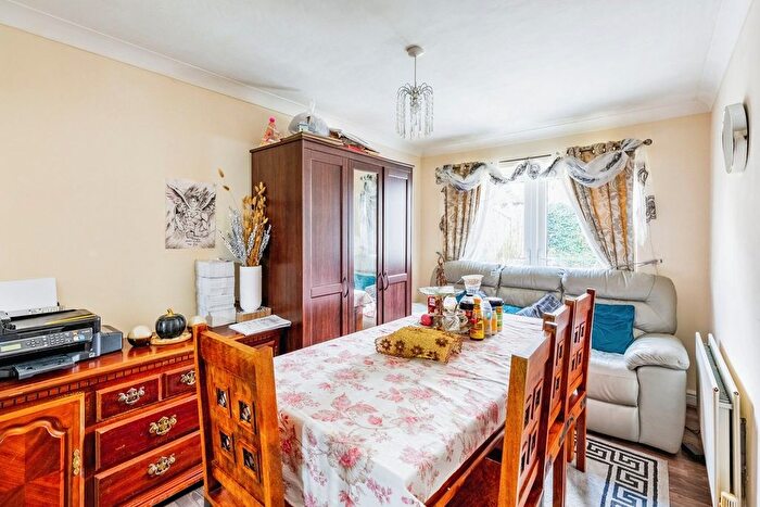 5 Bedroom Detached House For Sale In Cottesbrooke Gardens, Northampton, NN4