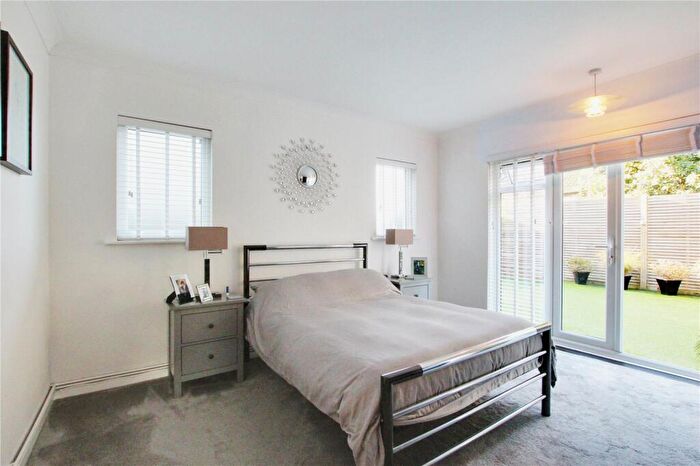 3 Bedroom Flat To Rent In Enfield Court, Gratwicke Road, Worthing, West Sussex, BN11