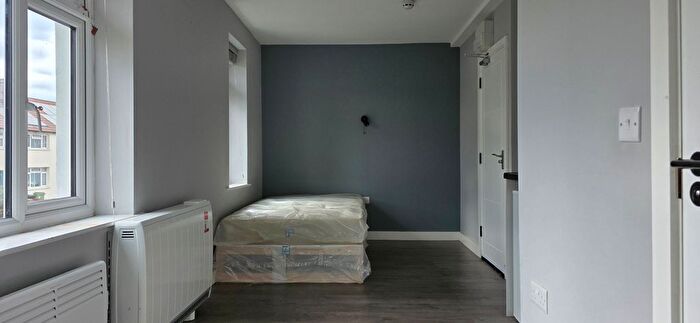 Studio To Rent In Rose Gardens, Ealing, W5
