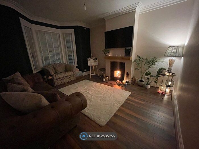 3 Bedroom Semi-Detached House To Rent In Knutsford Road, Wirral, CH46