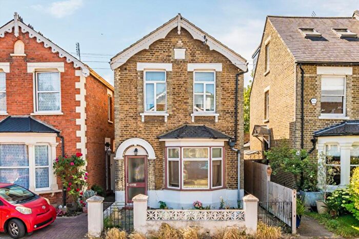 2 Bedroom Detached House For Sale In Deacon Road, Kingston Upon Thames, KT2