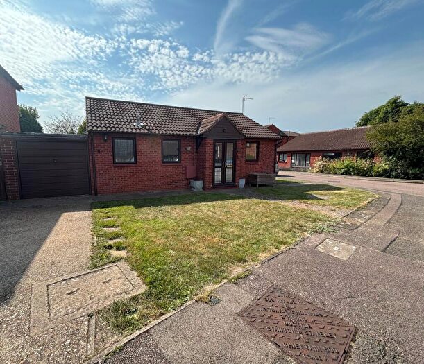 2 Bedroom Detached Bungalow To Rent In Larkins Close, Baldock, SG7