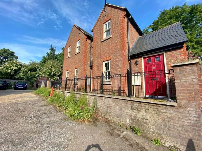 1 Bedroom Flat To Rent In Montpelier Mews, High Street South, Dunstable, LU6