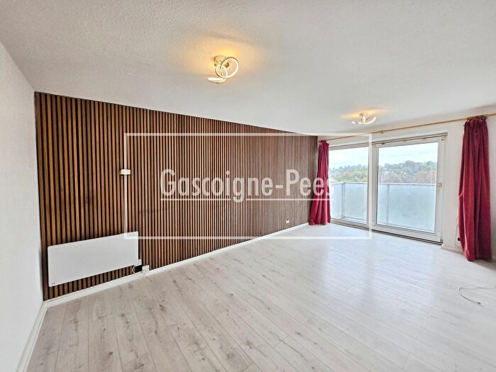 2 Bedroom Flat To Rent In Basinghall Gardens, Sutton, SM2