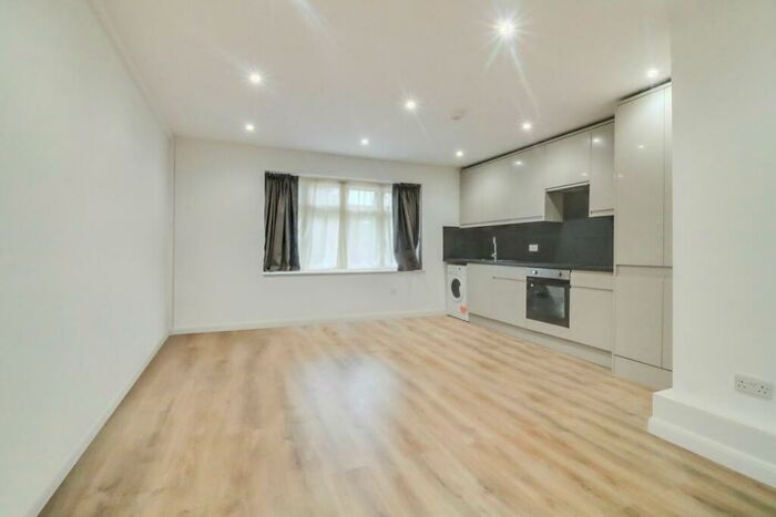 1 Bedroom Flat To Rent In Gooseacre Lane, Kenton, Harrow, HA3