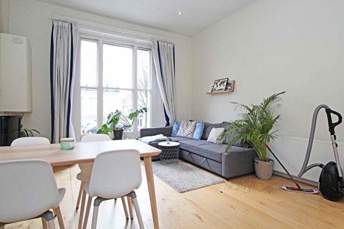 1 Bedroom Flat To Rent In St. Stephens Gardens, Notting Hill, W2