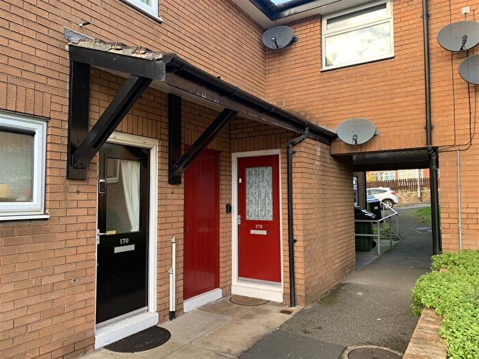 1 Bedroom Flat To Rent In Heckmondwike Road, Dewsbury, West Yorkshire, WF13