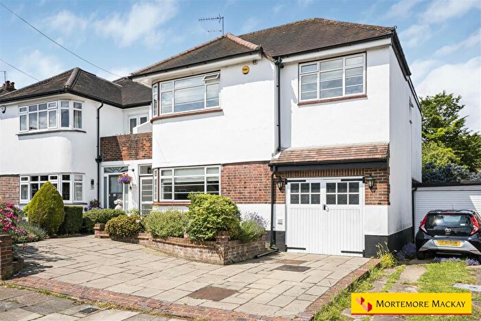 5 Bedroom Semi-Detached House For Sale In Old Park Grove, Enfield, EN2