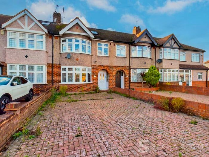 5 Bedroom Terraced House To Rent In Elmstead Gardens, Worcester Park, KT4