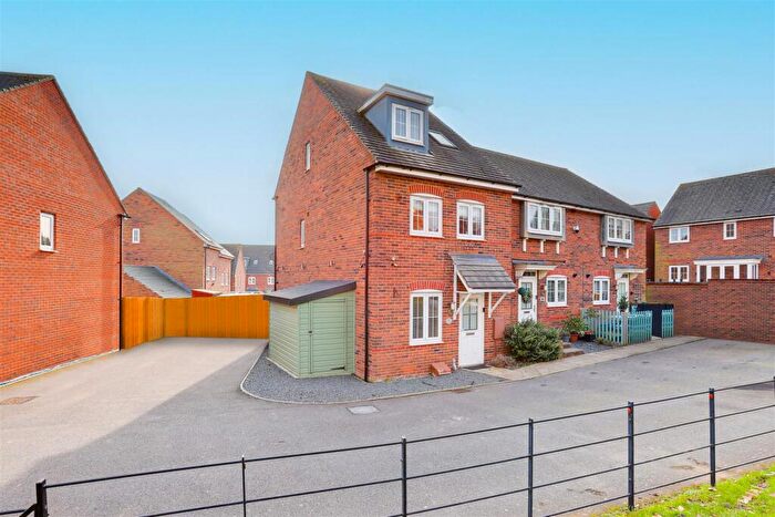 4 Bedroom End Of Terrace House For Sale In Hope Way, Church Gresley, Swadlincote, Derbyshire, DE11