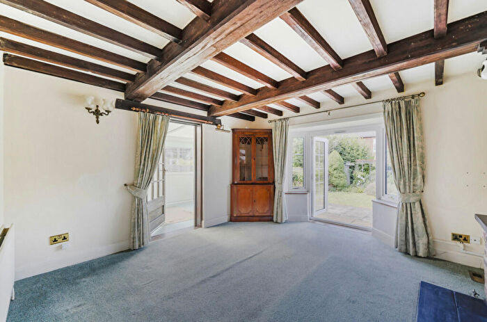 3 Bedroom Detached House For Sale In Highfield Avenue, Twyford, Winchester, Hampshire, SO21