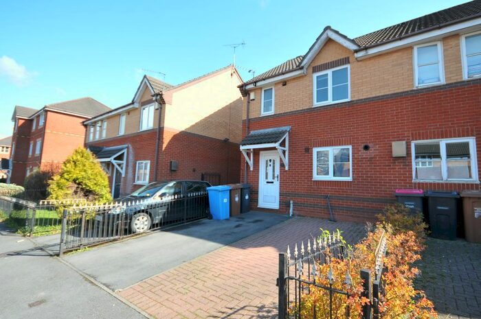 3 Bedroom Town House To Rent In Poplin Drive, Salford, M3