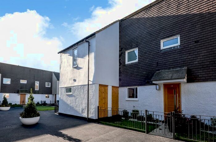 3 Bedroom House To Rent In Darcy Close, London, N20