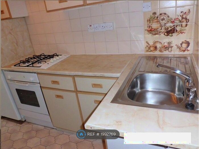 1 Bedroom Flat To Rent In Chase Road, Southgate, London, N14