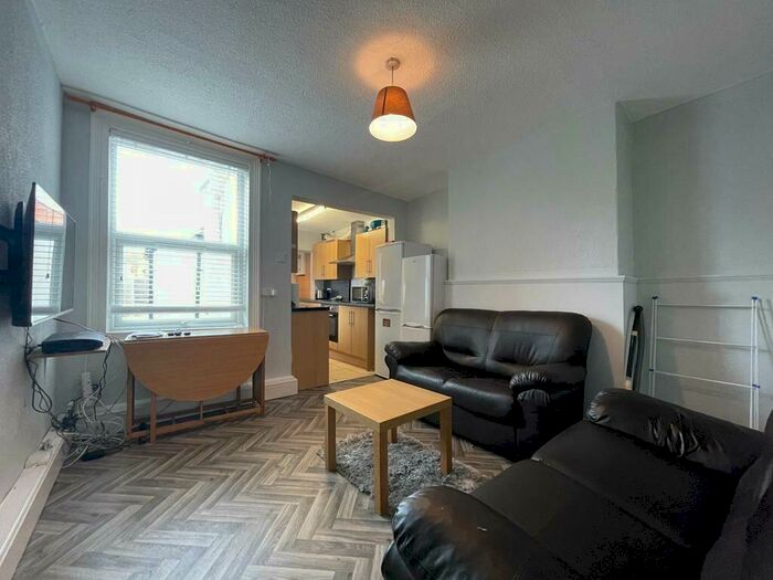 4 Bedroom Terraced House To Rent In Moor Street, - Bed, LN1