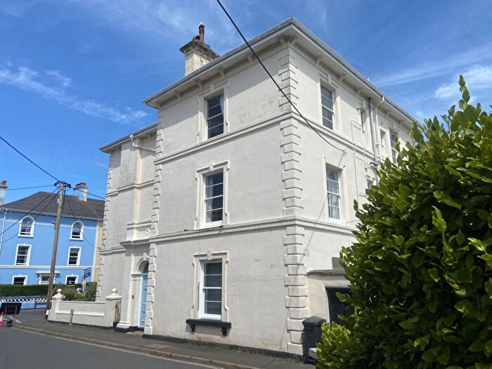 3 Bedroom Flat For Sale In Barton Villas, Dawlish, EX7