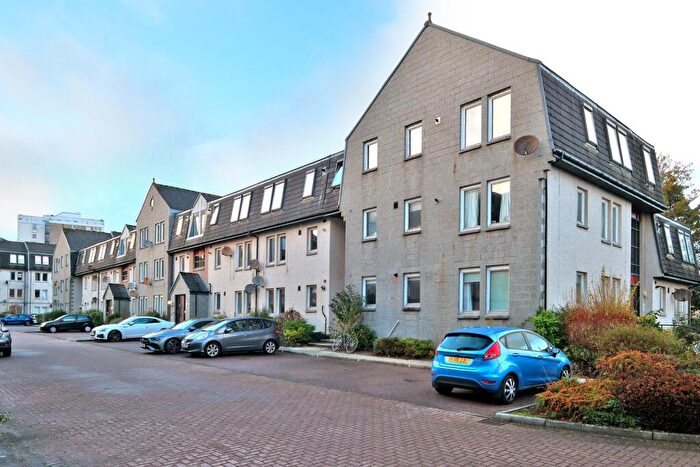 2 Bedroom Flat For Sale In Gairn Mews, Gairn Terrace, Aberdeen, AB10