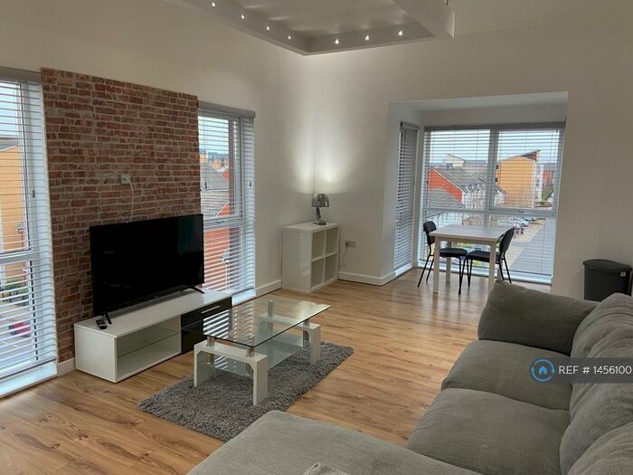 2 Bedroom Flat To Rent In Gweal Avenue, Reading, RG2