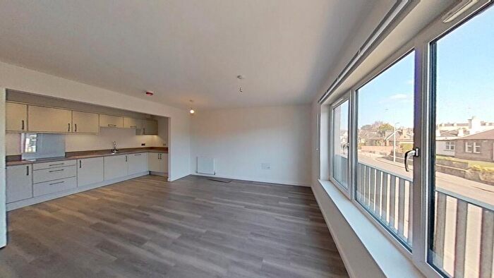 3 Bedroom Flat To Rent In Meadow Place Road, Edinburgh, Midlothian, EH12