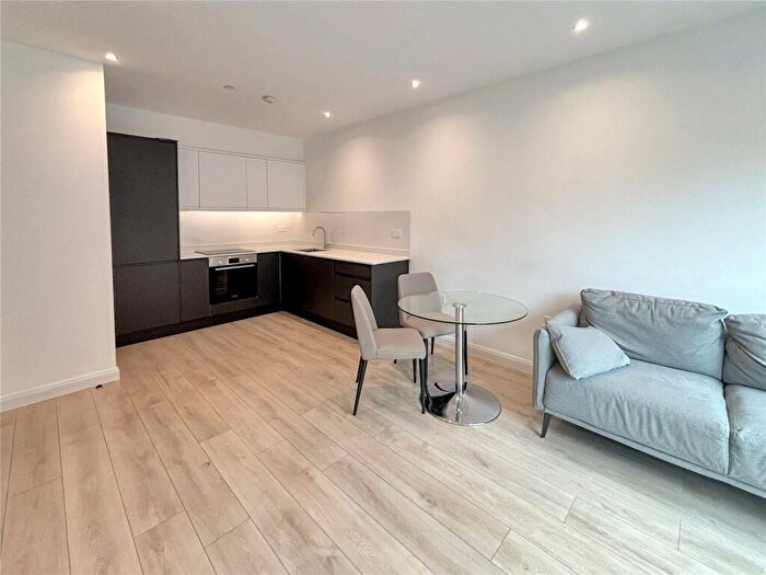 1 Bedroom Apartment To Rent In Bath Road, Slough, Berkshire, SL1