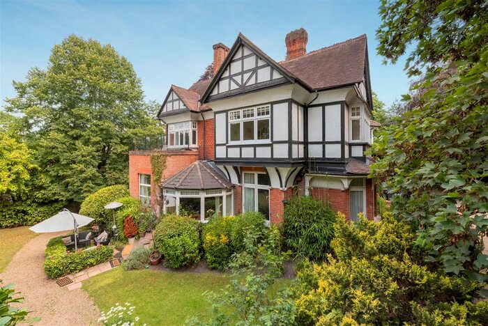 3 Bedroom Flat To Rent In Hermitage Drive, Ascot, SL5