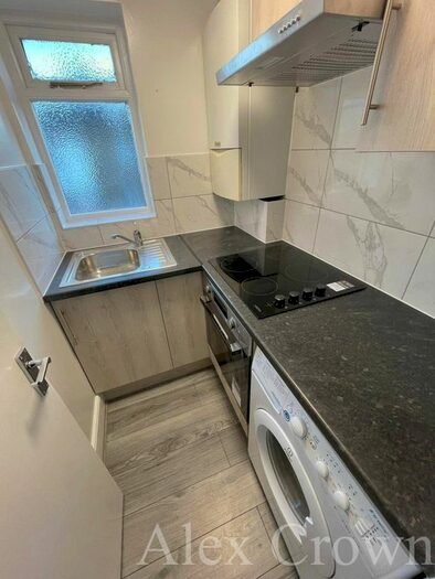 Studio To Rent In St. Albans Crescent, London N22