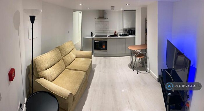 2 Bedroom Flat To Rent In St Andrews Road North, Lytham St Annes, FY8