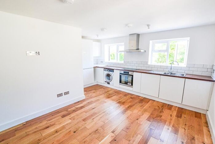 3 Bedroom Flat To Rent In Claremont Road, London, NW2