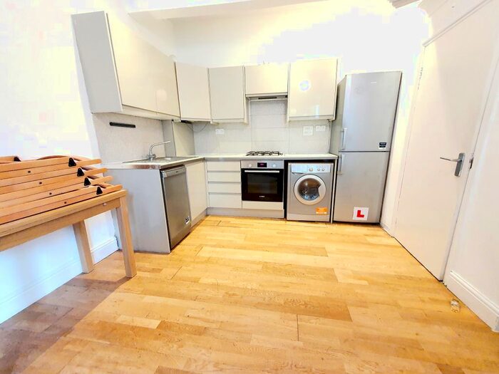 3 Bedroom Flat To Rent In Belmont Road, Turnpike Lane, N15