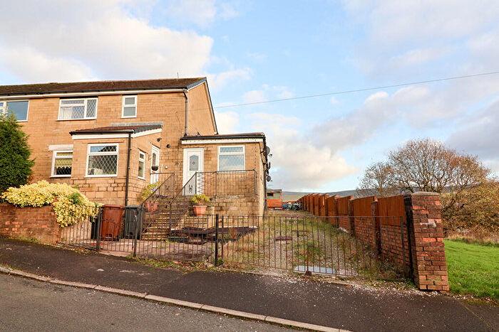 3 Bedroom Semi Detached House For Sale In Quarry Close, Glossop, SK13