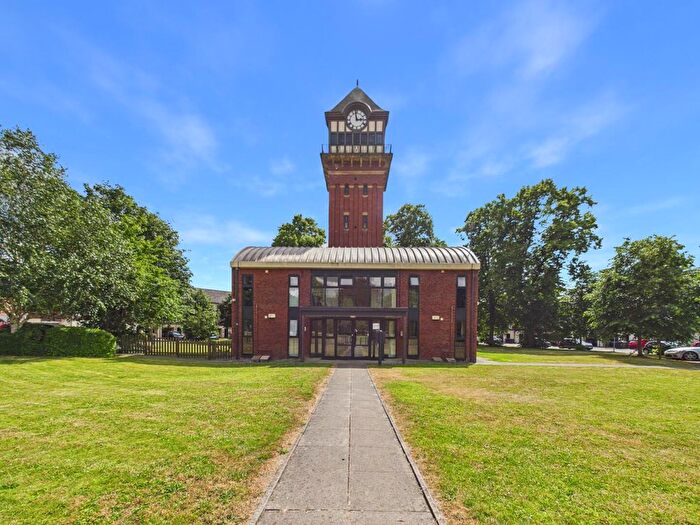 2 Bedroom Flat For Sale In Castle Lodge Avenue, Rothwell, Leeds, LS26