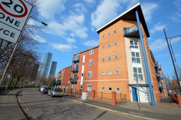 3 Bedroom Flat To Rent In Stretford Road, M15