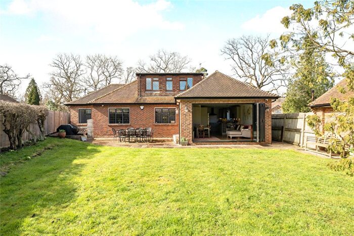 4 Bedroom Detached House For Sale In West Clandon, Surrey, GU4