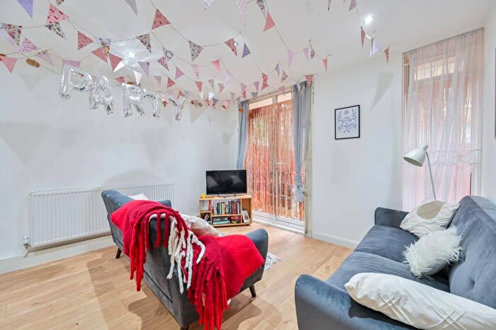 3 Bedroom End Of Terrace House To Rent In John Ruskin Street, Walworth, London, SE5